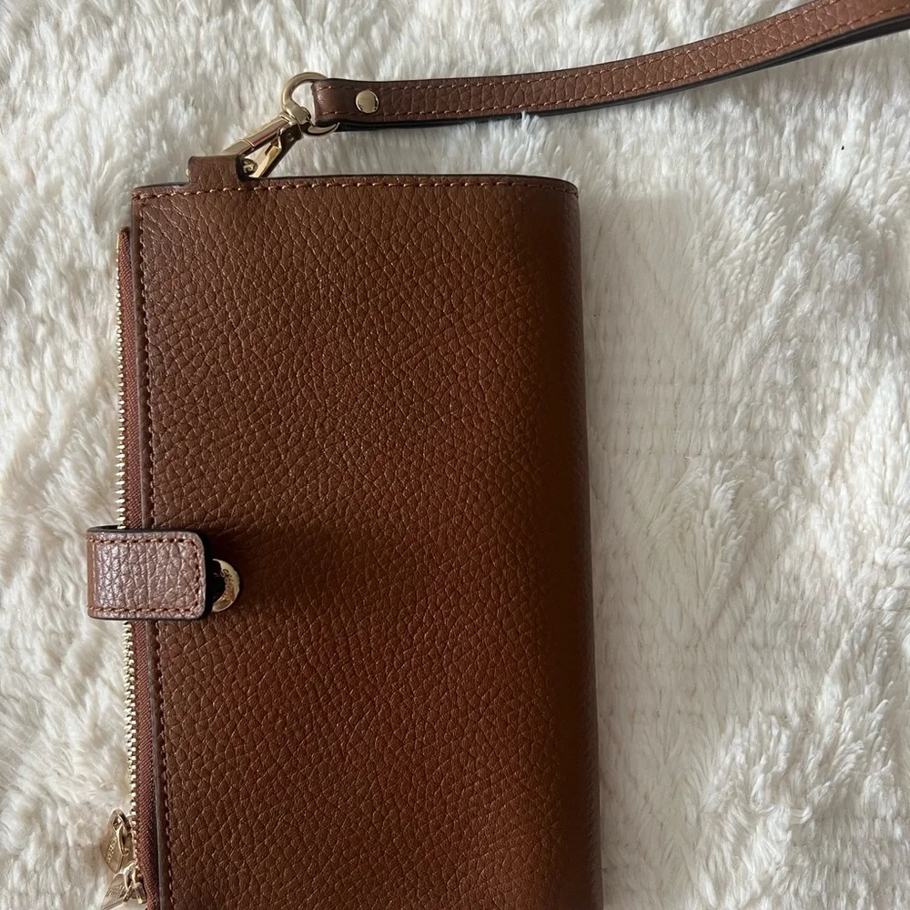 Michael Kors wristlet - Picture 10 of 10
